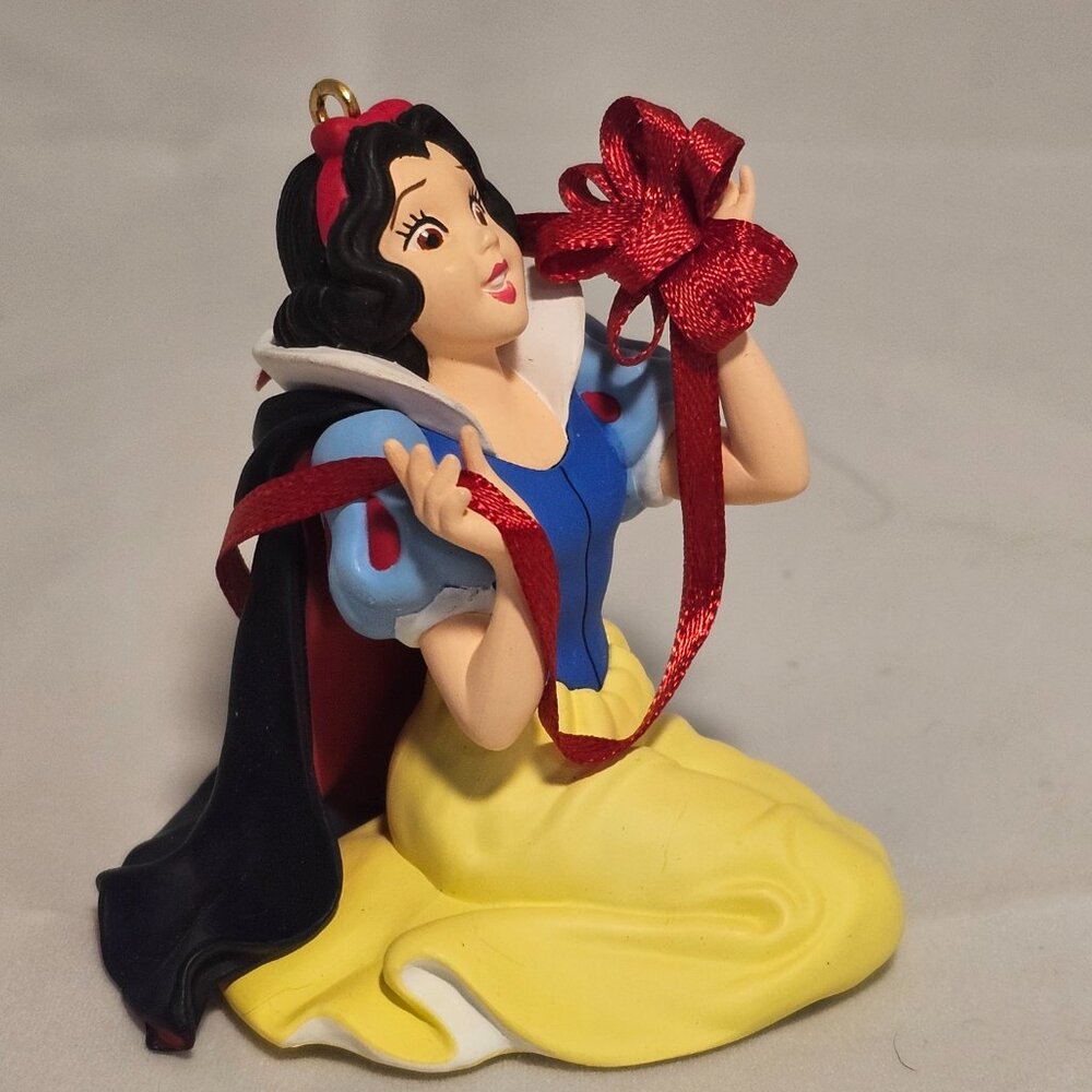 Hallmark Keepsake Ornament - Snow White 1997 - Picture 4 of 11
